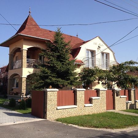 Villa Monika Кестели Екстериор снимка