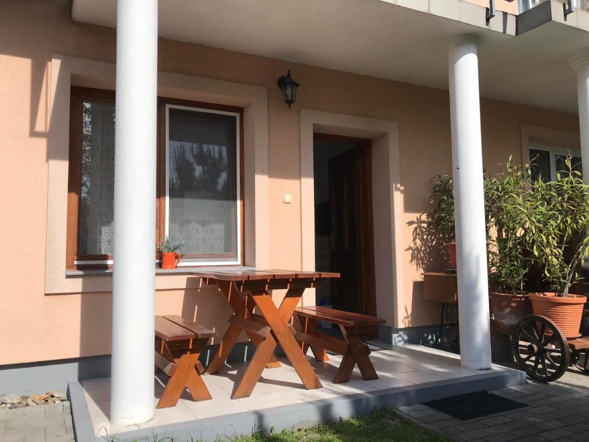 Villa Monika Кестели Екстериор снимка