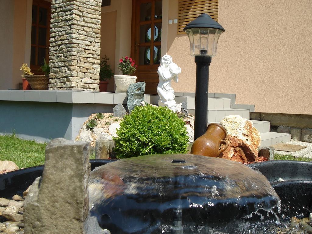 Villa Monika Кестели Екстериор снимка
