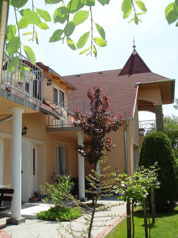 Villa Monika Кестели Екстериор снимка