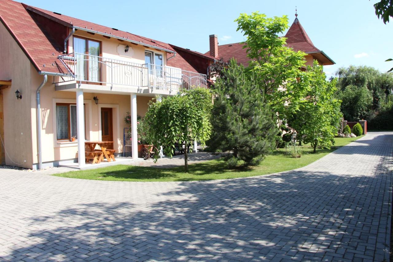Villa Monika Кестели Екстериор снимка